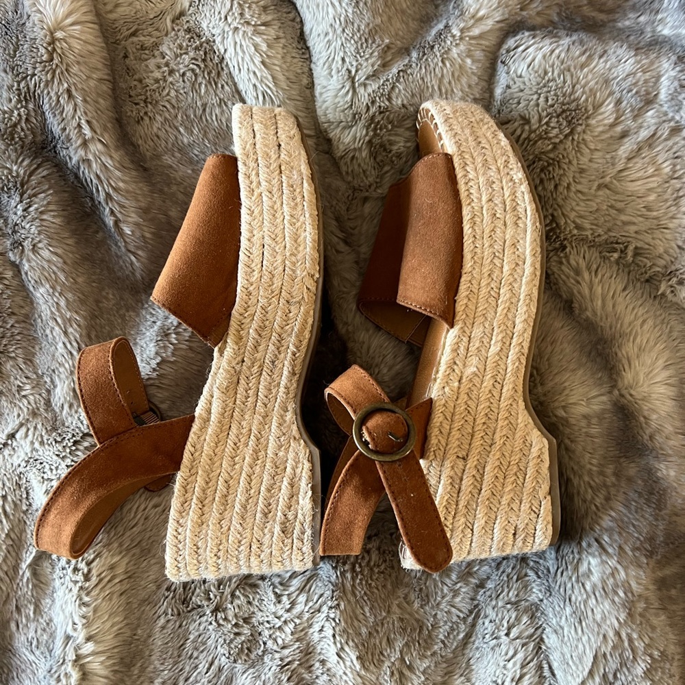 Espadrille platform sandals